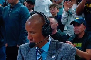 皇冠体育登录-印第安纳步行者训练开放日，赛前远射贴柱引欢呼，意大利杯在即，心理建设被强调(印第安纳步行者教练)